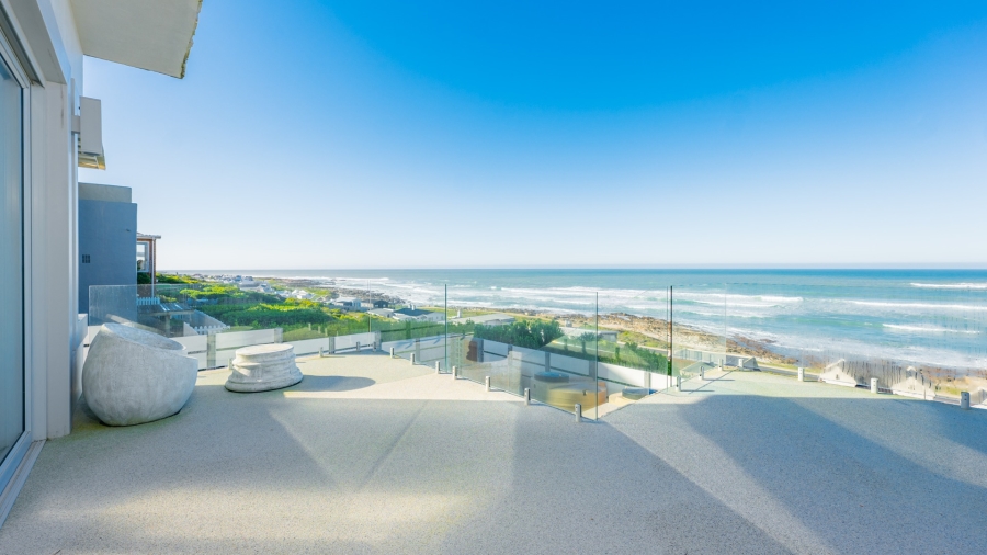 6 Bedroom Property for Sale in Struisbaai Western Cape